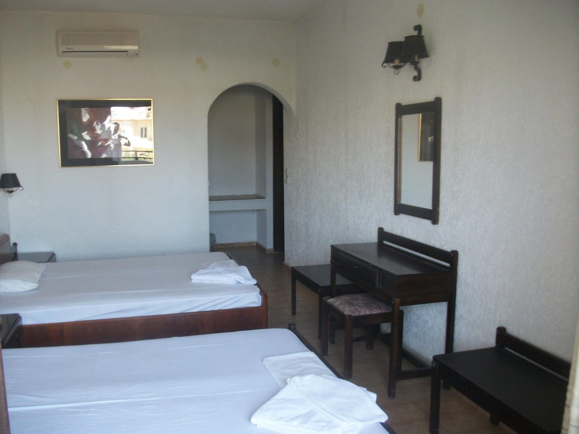 Efi Hotel Malia  Bagian luar foto