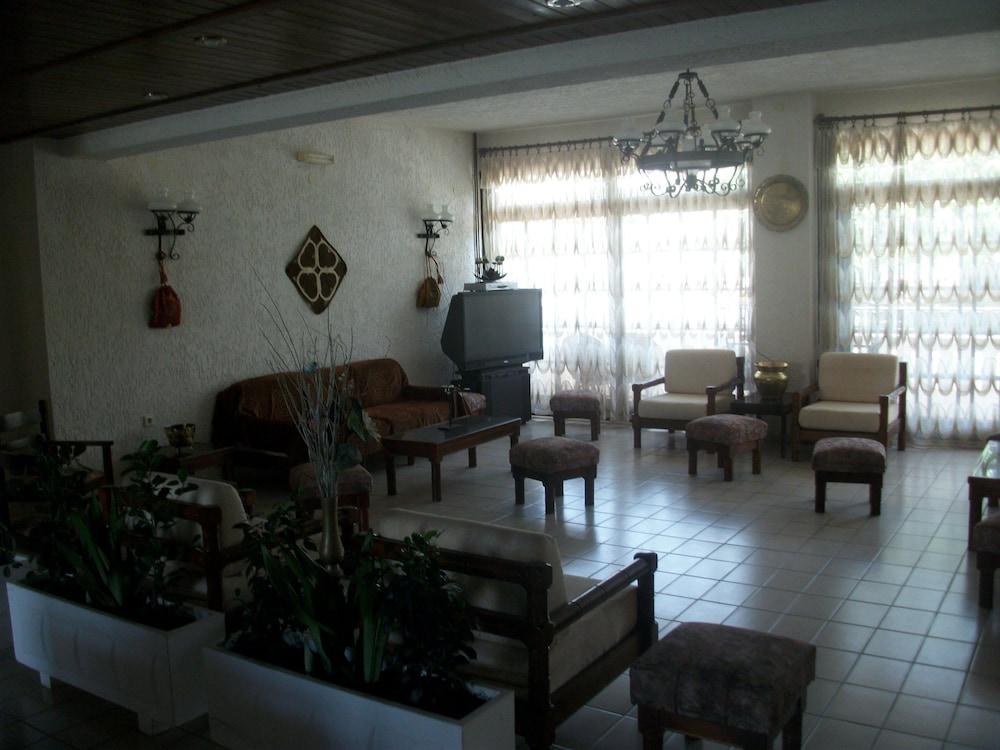 Efi Hotel Malia  Bagian luar foto